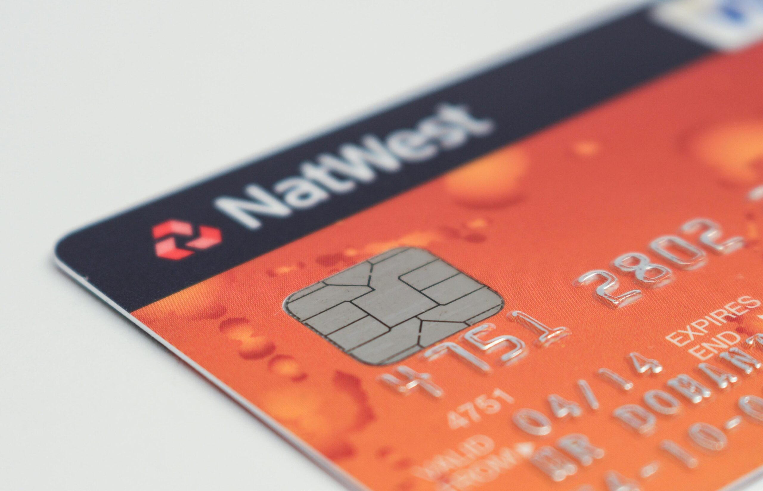 Infographic showing common features of credit card return protection programs